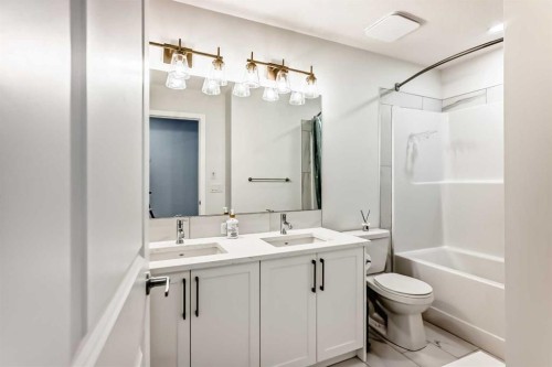164 Magnolia Terrace Se, Calgary, AB - Indoor Photo Showing Bathroom