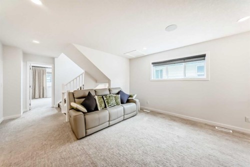 164 Magnolia Terrace Se, Calgary, AB - Indoor