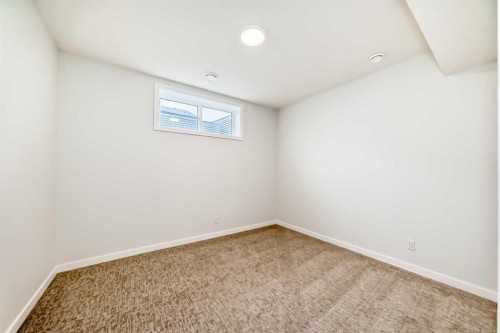 164 Magnolia Terrace Se, Calgary, AB - Indoor Photo Showing Other Room