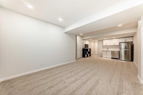 164 Magnolia Terrace Se, Calgary, AB - Indoor Photo Showing Other Room