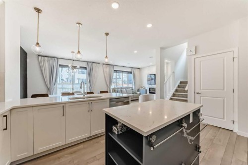 164 Magnolia Terrace Se, Calgary, AB - Indoor Photo Showing Kitchen
