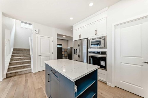 164 Magnolia Terrace Se, Calgary, AB - Indoor Photo Showing Kitchen