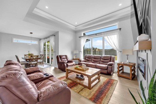 25 Cimarron Estates Gate, Okotoks, AB - Indoor Photo Showing Living Room