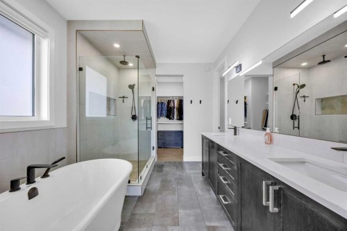 25 Cimarron Estates Gate, Okotoks, AB - Indoor Photo Showing Bathroom