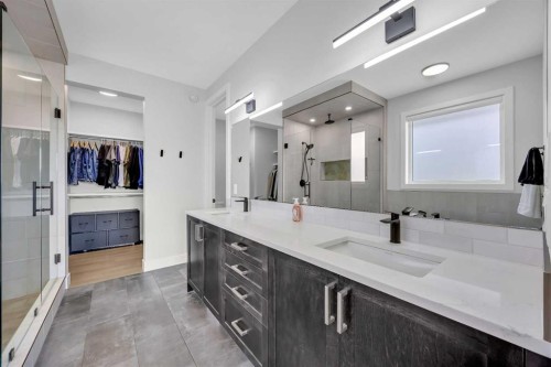 25 Cimarron Estates Gate, Okotoks, AB - Indoor Photo Showing Bathroom