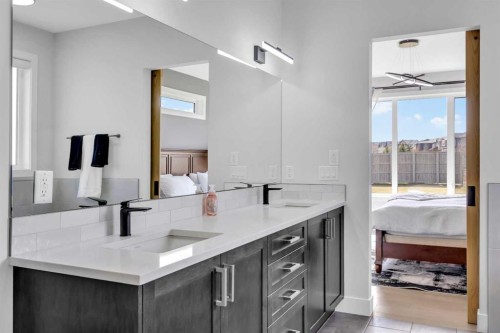 25 Cimarron Estates Gate, Okotoks, AB - Indoor Photo Showing Bathroom