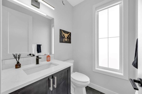 25 Cimarron Estates Gate, Okotoks, AB - Indoor Photo Showing Bathroom