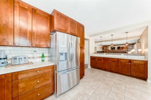 127 Mckerrell Way Se, Calgary, AB - Indoor Photo Showing Kitchen