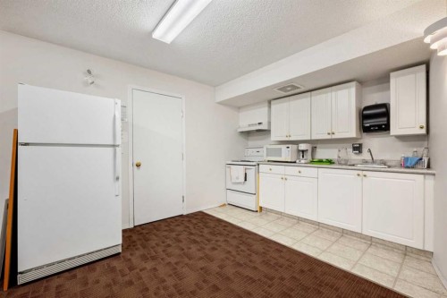 1208 Millrise Point Sw, Calgary, AB - Indoor Photo Showing Kitchen