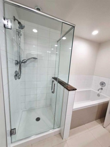 722-222 Riverfront Avenue Sw, Calgary, AB - Indoor Photo Showing Bathroom