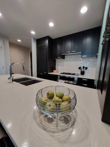 722-222 Riverfront Avenue Sw, Calgary, AB - Indoor Photo Showing Kitchen With Double Sink With Upgraded Kitchen