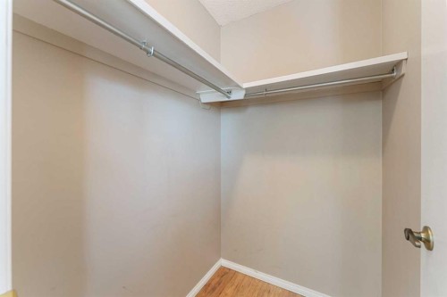 7003 Temple Drive Ne, Calgary, AB - Indoor Photo Showing Other Room