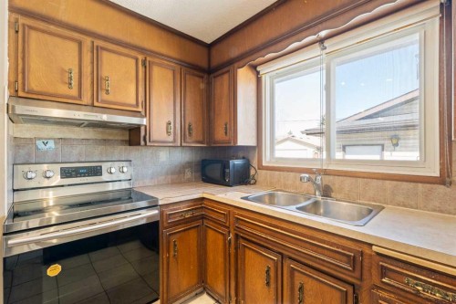 7003 Temple Drive Ne, Calgary, AB - Indoor Photo Showing Kitchen With Double Sink