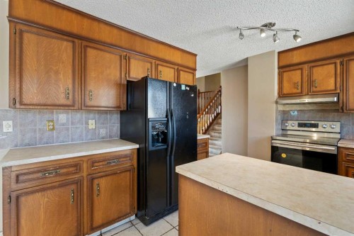 7003 Temple Drive Ne, Calgary, AB - Indoor Photo Showing Kitchen