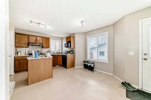 111 Tarawood Road Ne, Calgary, AB - Indoor Photo Showing Kitchen