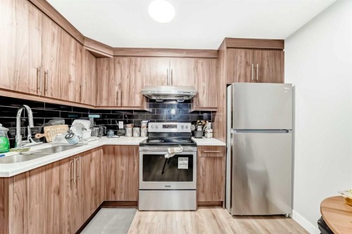 111 Tarawood Road Ne, Calgary, AB - Indoor Photo Showing Kitchen