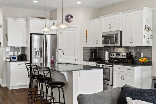 27 Heritage Rise, Cochrane, AB - Indoor Photo Showing Kitchen With Upgraded Kitchen