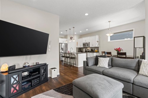 27 Heritage Rise, Cochrane, AB - Indoor Photo Showing Living Room