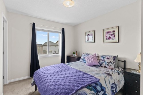 27 Heritage Rise, Cochrane, AB - Indoor Photo Showing Bedroom