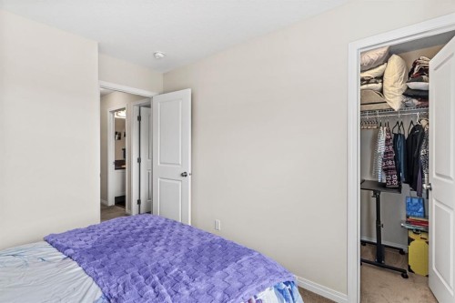 27 Heritage Rise, Cochrane, AB - Indoor Photo Showing Bedroom