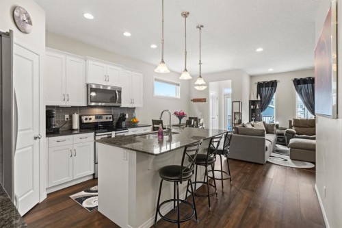 27 Heritage Rise, Cochrane, AB - Indoor Photo Showing Kitchen With Upgraded Kitchen