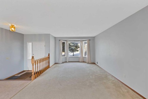 68 Hawkfield Crescent Nw, Calgary, AB - Indoor Photo Showing Other Room