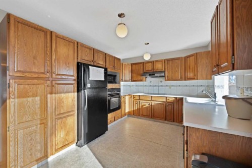 68 Hawkfield Crescent Nw, Calgary, AB - Indoor Photo Showing Kitchen