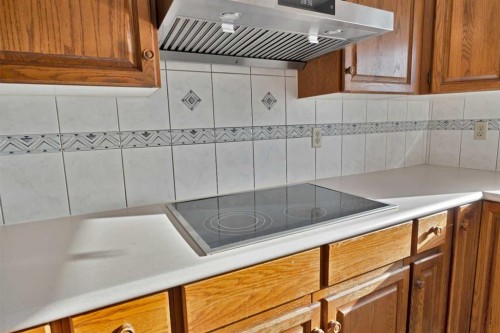 68 Hawkfield Crescent Nw, Calgary, AB - Indoor Photo Showing Kitchen