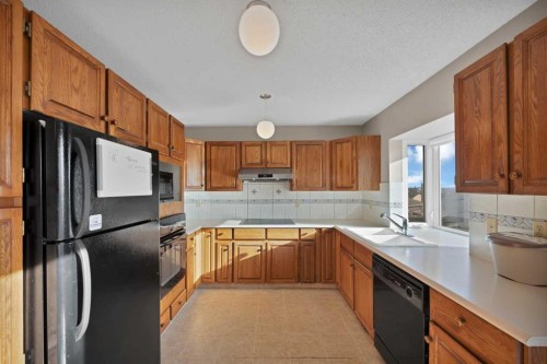 68 Hawkfield Crescent Nw, Calgary, AB - Indoor Photo Showing Kitchen