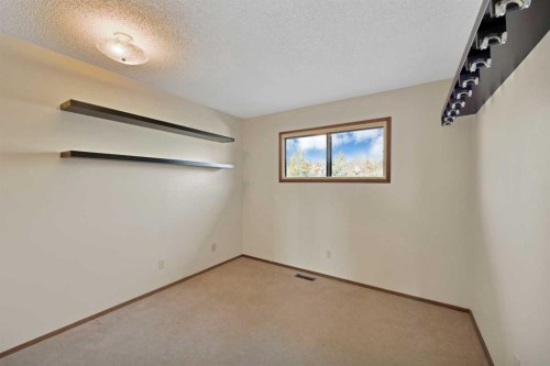 68 Hawkfield Crescent Nw, Calgary, AB - Indoor Photo Showing Other Room