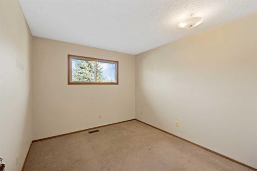 68 Hawkfield Crescent Nw, Calgary, AB - Indoor Photo Showing Other Room