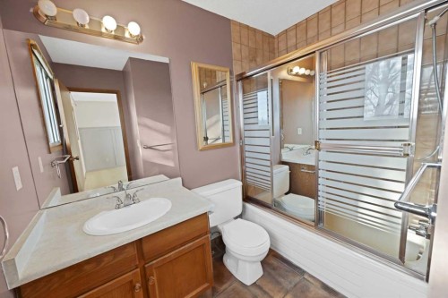 68 Hawkfield Crescent Nw, Calgary, AB - Indoor Photo Showing Bathroom
