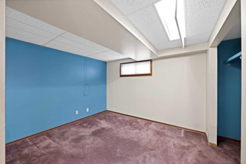 68 Hawkfield Crescent Nw, Calgary, AB - Indoor Photo Showing Other Room