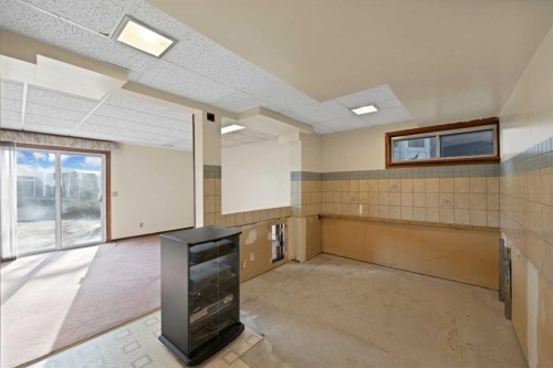 68 Hawkfield Crescent Nw, Calgary, AB - Indoor Photo Showing Other Room