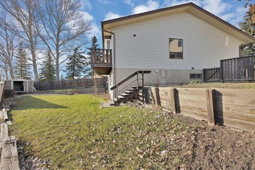 68 Hawkfield Crescent Nw, Calgary, AB - Outdoor