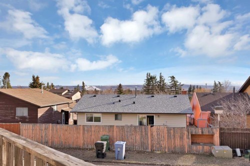 68 Hawkfield Crescent Nw, Calgary, AB - Outdoor