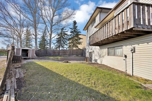 68 Hawkfield Crescent Nw, Calgary, AB - Outdoor