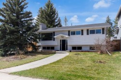 5615 Lakeview Drive SW Calgary, AB T3E 5S5