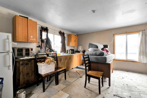 924 Hunterston Hill Nw, Calgary, AB - Indoor