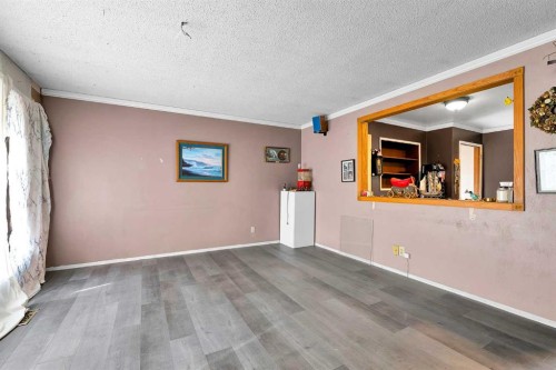 924 Hunterston Hill Nw, Calgary, AB - Indoor Photo Showing Other Room
