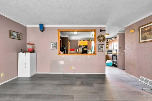 924 Hunterston Hill Nw, Calgary, AB - Indoor Photo Showing Other Room
