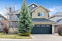 12 Discovery Ridge Court SW Calgary, AB T3H 4P8