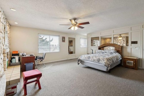 7 Willow Vale, Rural Rocky View County, AB - Indoor Photo Showing Bedroom
