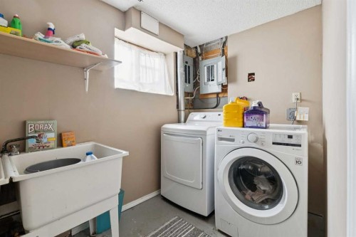 7 Willow Vale, Rural Rocky View County, AB - Indoor Photo Showing Laundry Room