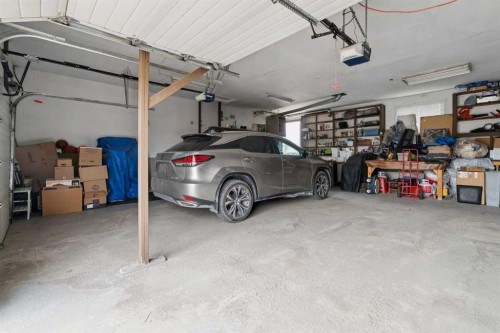 7 Willow Vale, Rural Rocky View County, AB - Indoor Photo Showing Garage
