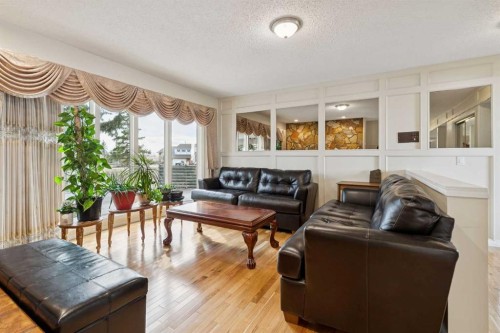 7 Willow Vale, Rural Rocky View County, AB - Indoor Photo Showing Living Room