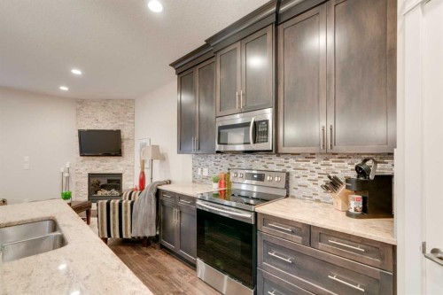2-309 15 Avenue Ne, Calgary, AB - Indoor Photo Showing Kitchen With Stainless Steel Kitchen With Double Sink With Upgraded Kitchen