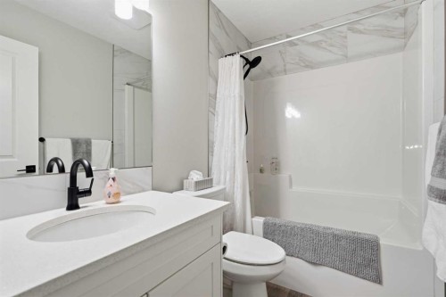 120 Treeline Manor Sw, Calgary, AB - Indoor Photo Showing Bathroom
