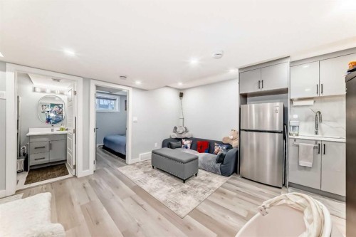 1140 Legacy Circle Se, Calgary, AB - Indoor Photo Showing Kitchen