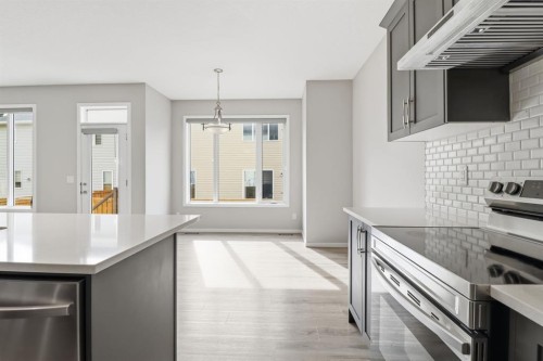 93 Cityline Square Ne, Calgary, AB - Indoor Photo Showing Kitchen With Upgraded Kitchen
